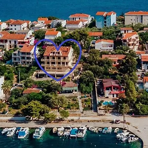 villa-teresa.hotels-in-trogir.com/