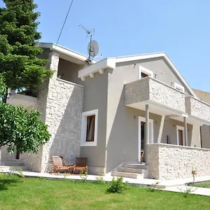 villa-lucica-trogir.hotels-in-trogir.com/